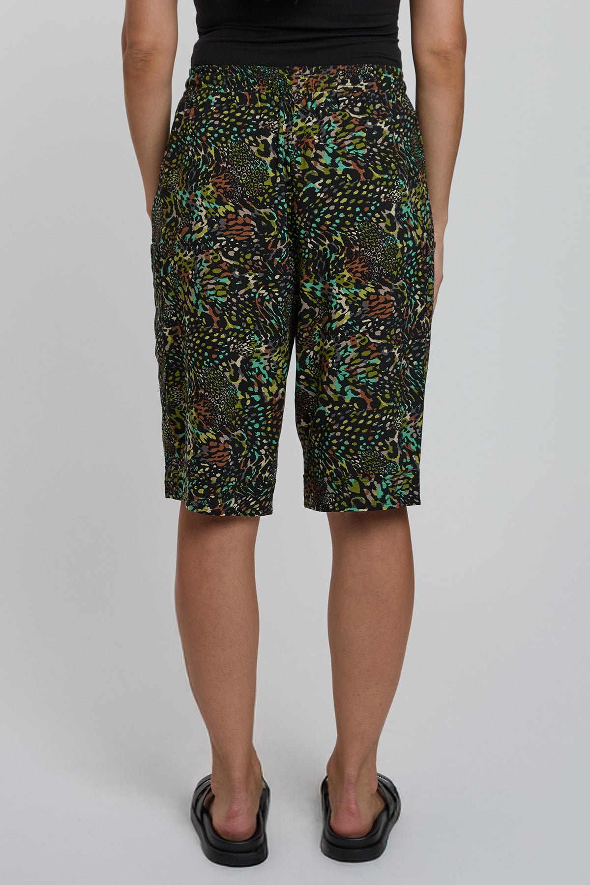 Women Elastic Waist Bermuda With Patch Pockets, Pack of 6