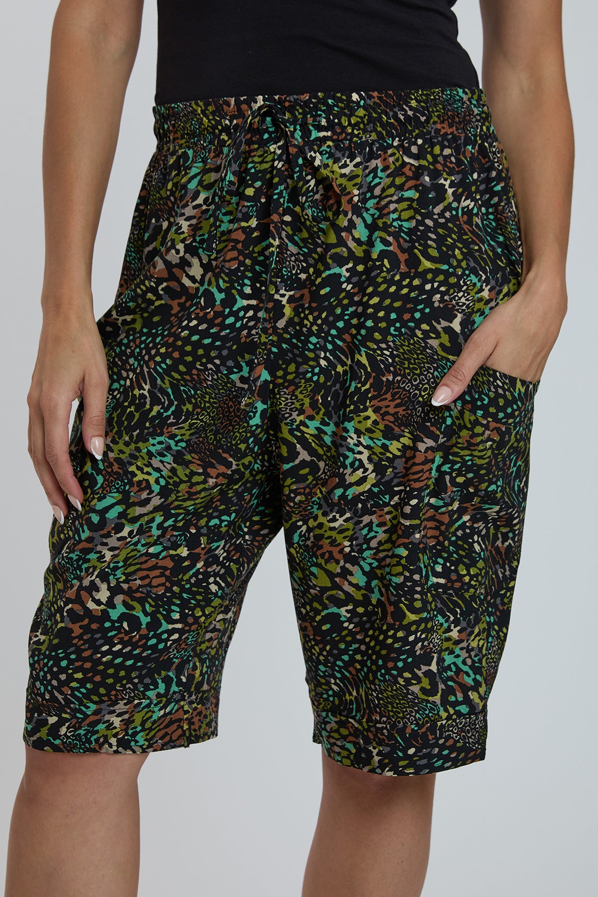 Women Elastic Waist Bermuda With Patch Pockets, Pack of 6