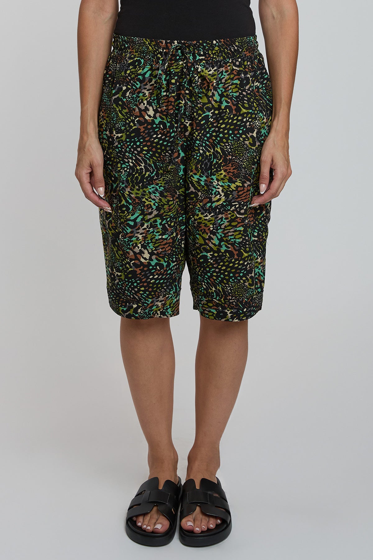 Women Elastic Waist Bermuda With Patch Pockets, Pack of 6