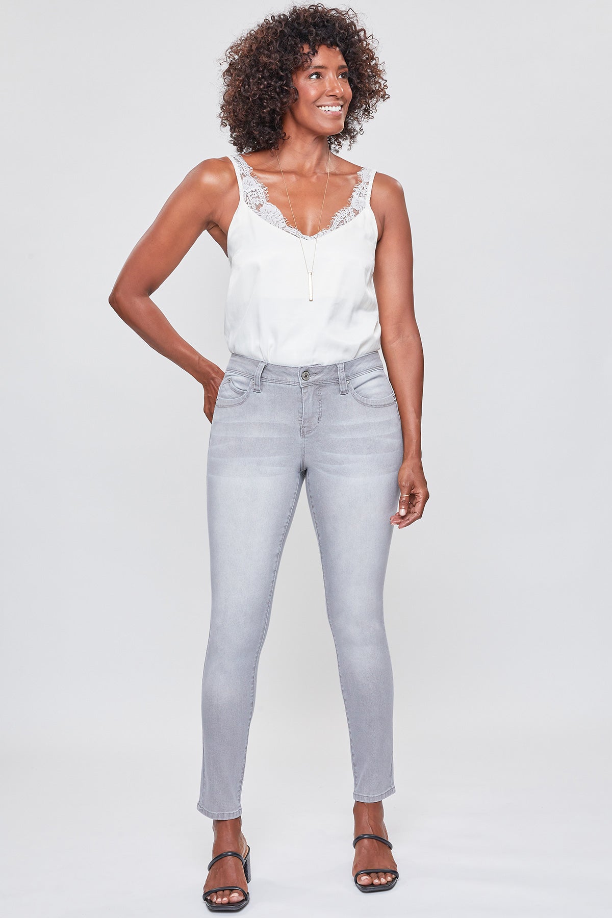 Missy Wannabettabutt 1-Button Mid-Rise Regular Hem Skinny Jean Made With Recycled Fibers Pack Of 12